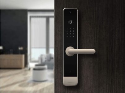 perangkat smart lock door access control