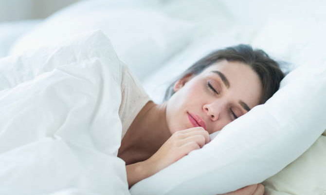 Ternyata Begini Posisi Tidur yang Baik untuk Penderita Sakit Maag