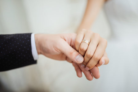 Cara Memilih Cincin yang Tepat untuk Pernikahan Anda